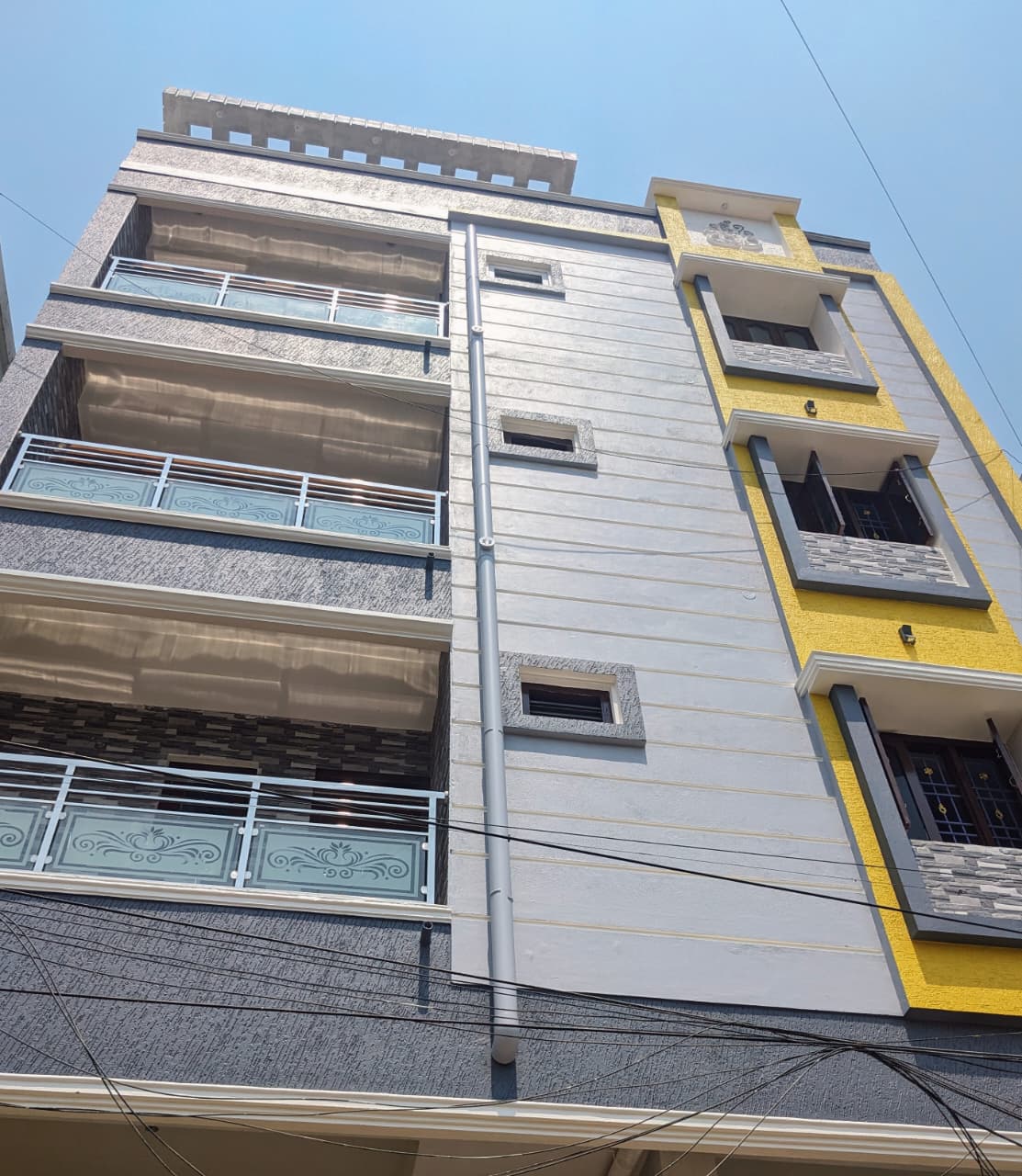 Key Nest Living Building - Front View